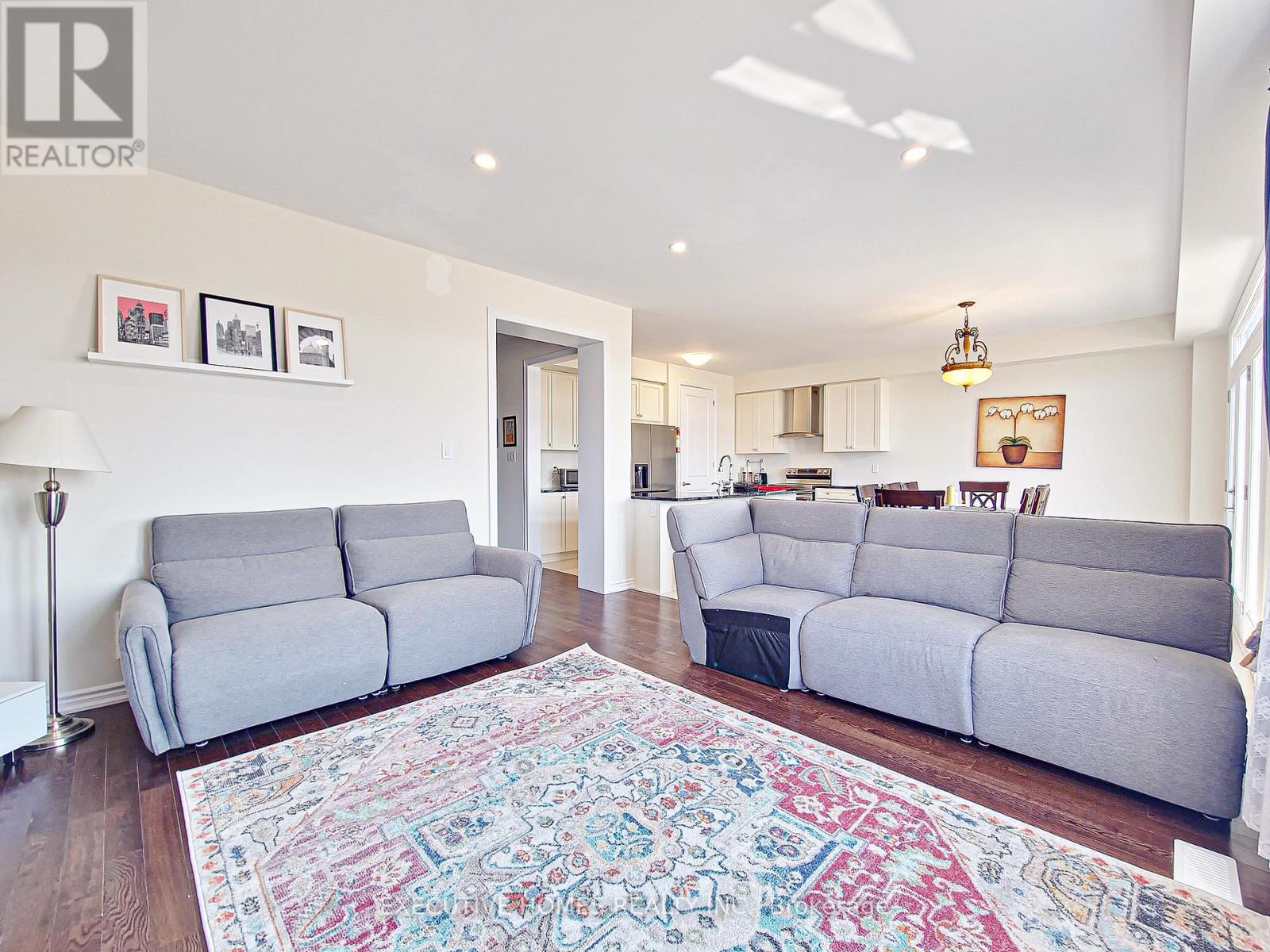 Photo 18 of 110 Explorer Way, Thorold ON