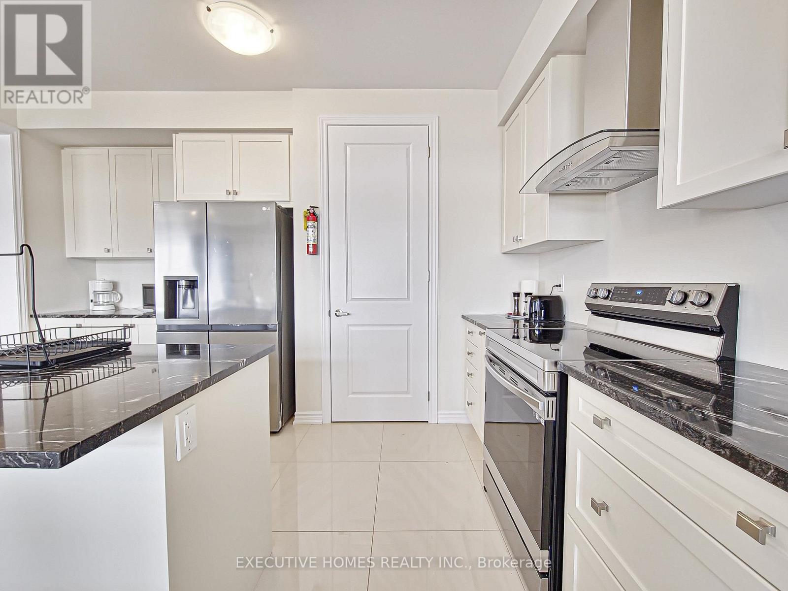 Photo 10 of 110 Explorer Way, Thorold ON