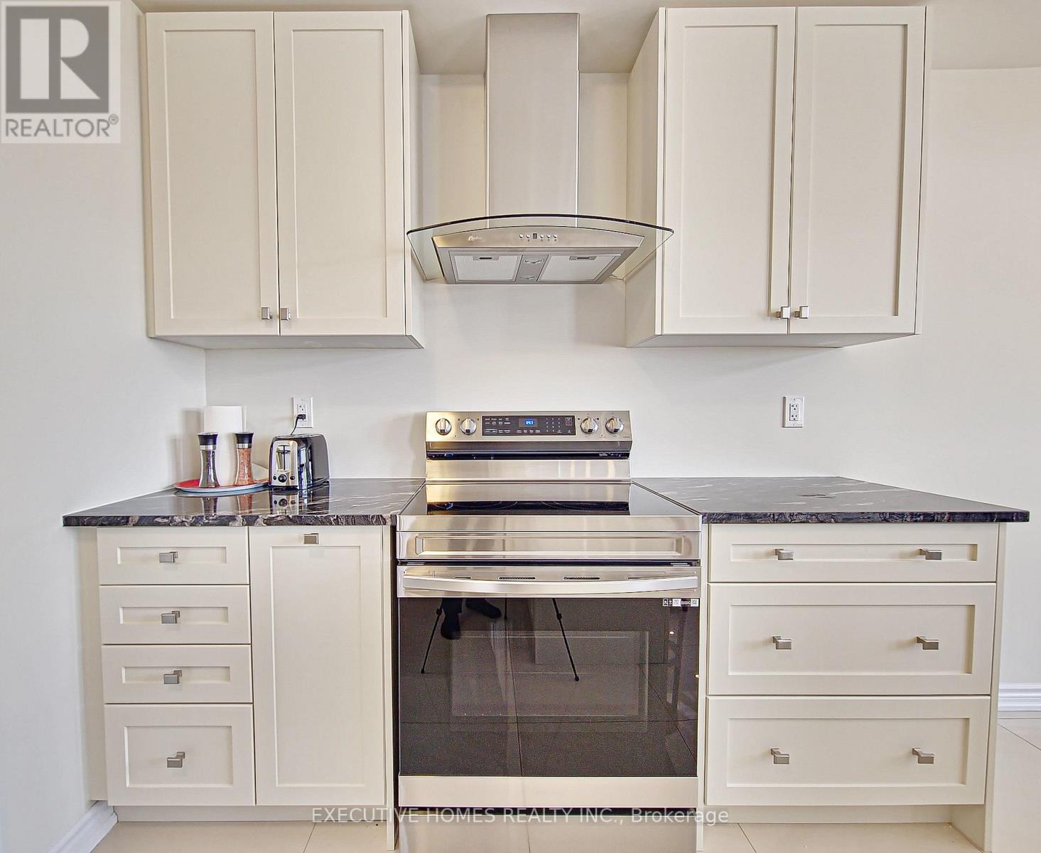 Photo 38 of 110 Explorer Way, Thorold ON