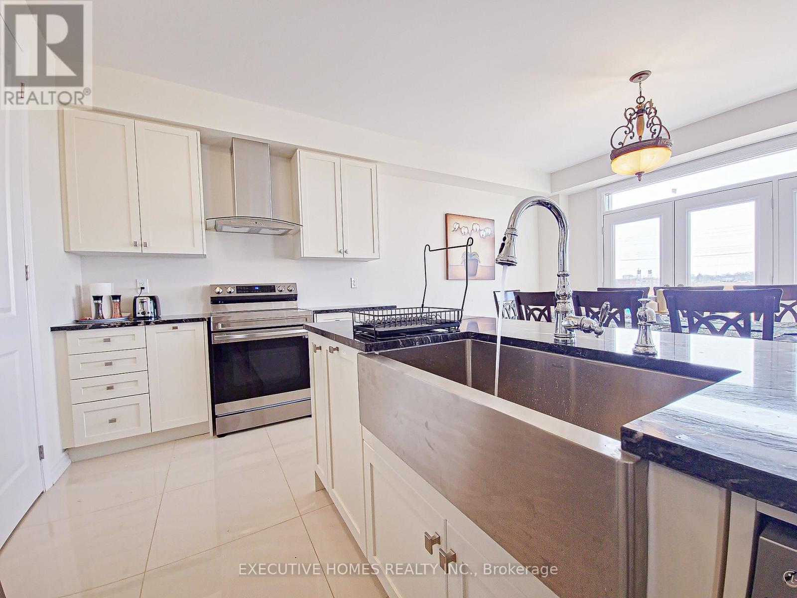 Photo 2 of 110 Explorer Way, Thorold ON