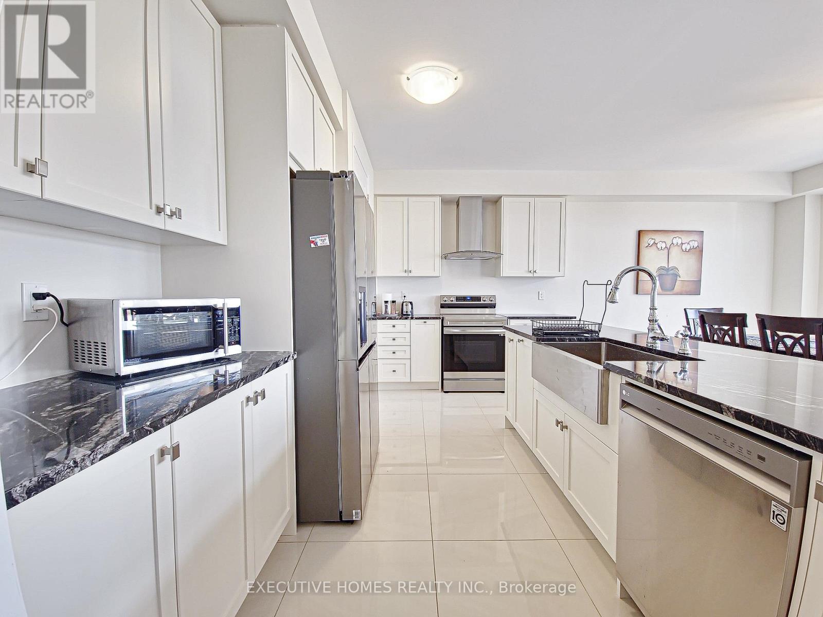 Photo 13 of 110 Explorer Way, Thorold ON