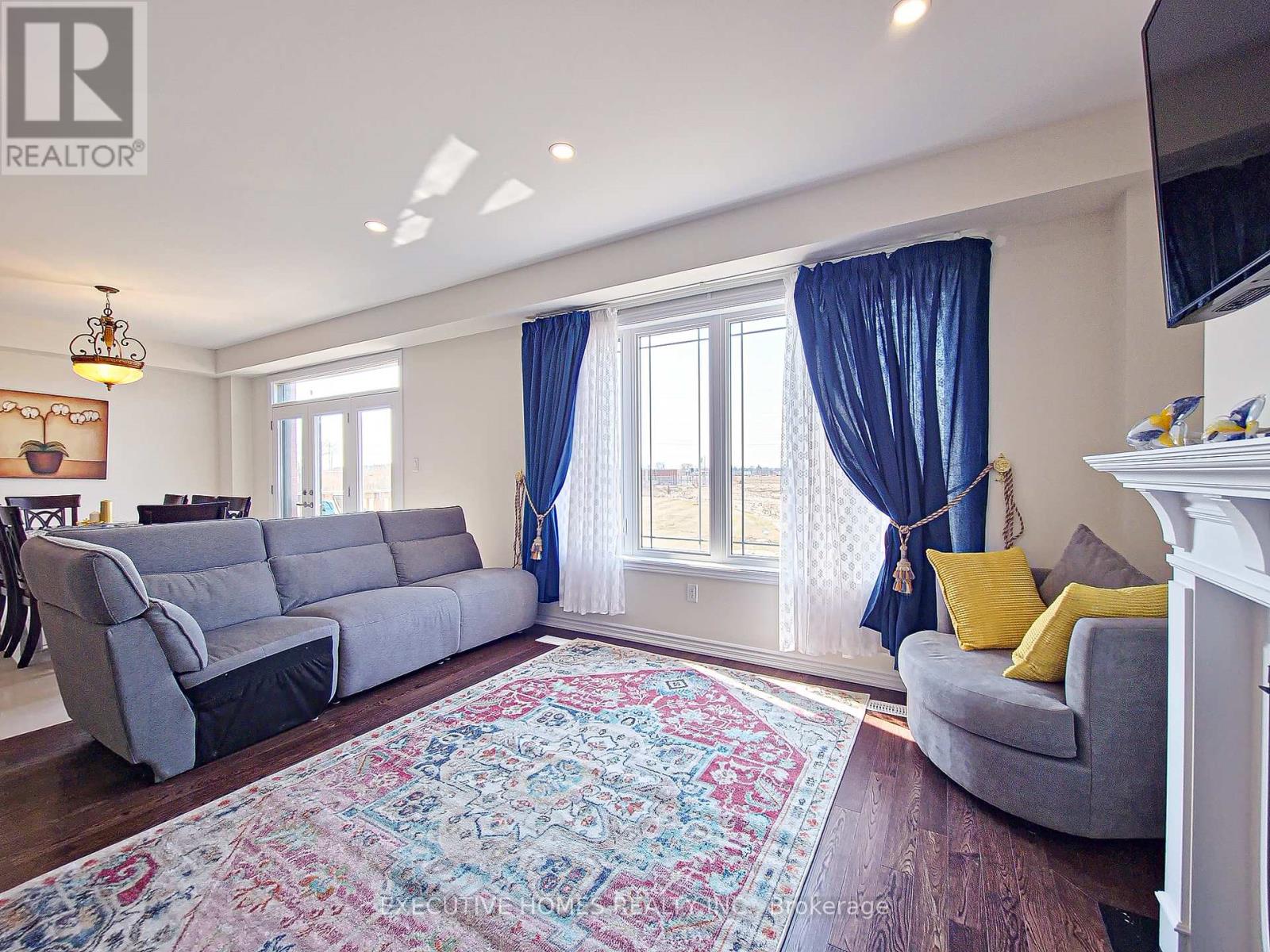 Photo 16 of 110 Explorer Way, Thorold ON