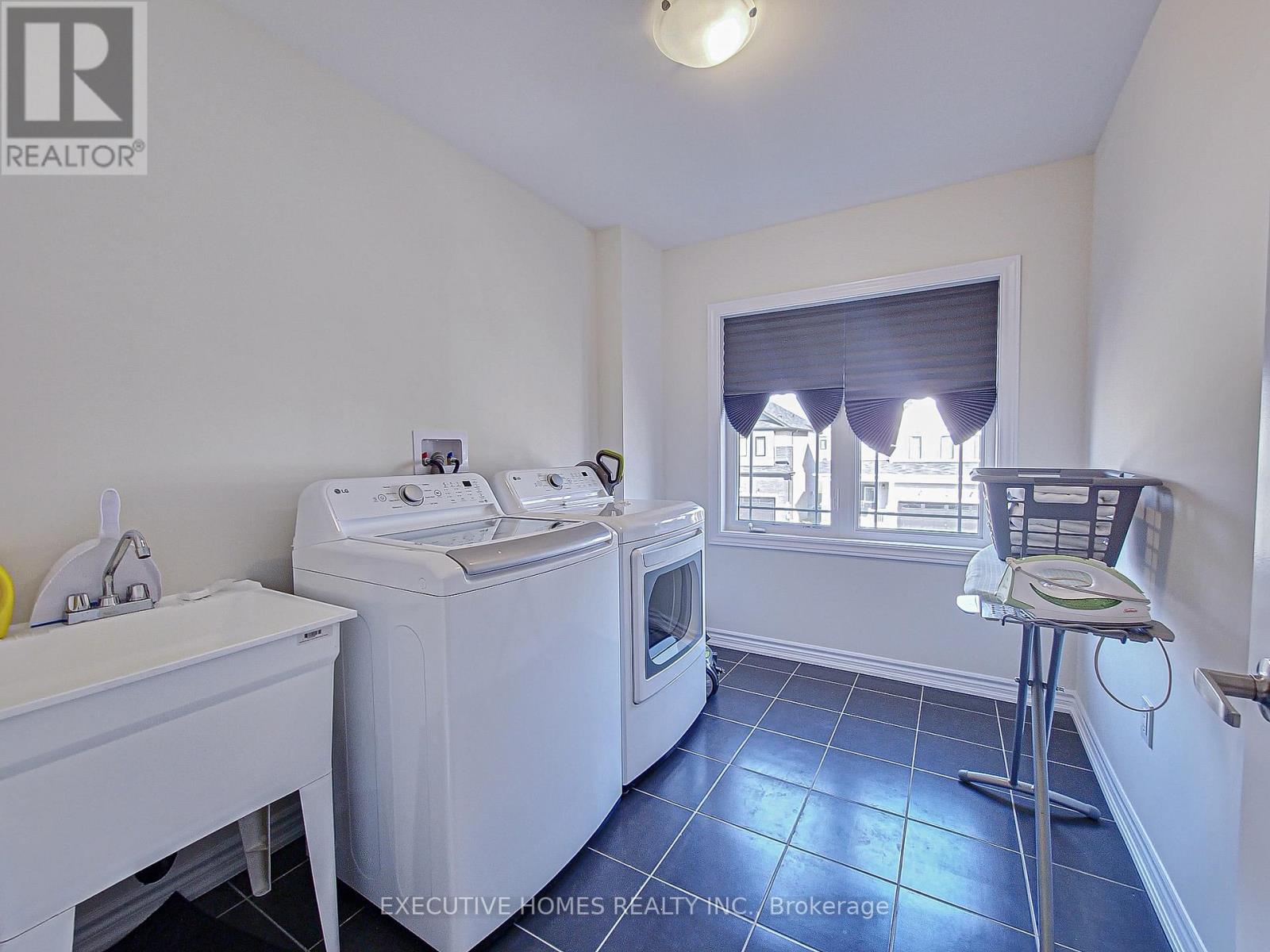 Photo 34 of 110 Explorer Way, Thorold ON