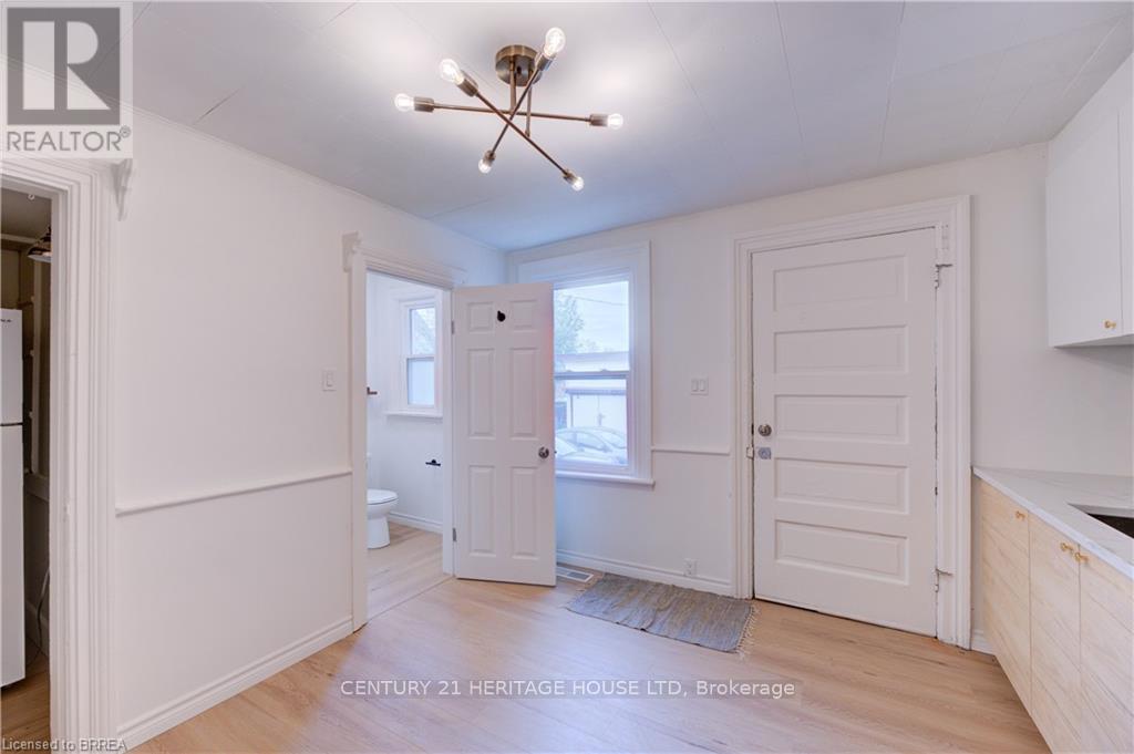 Photo 18 of 174 Darling Street, Brantford ON