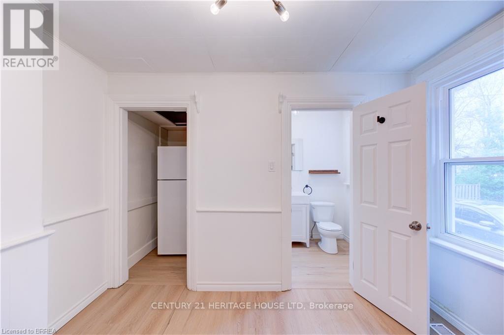 Photo 8 of 174 Darling Street, Brantford ON
