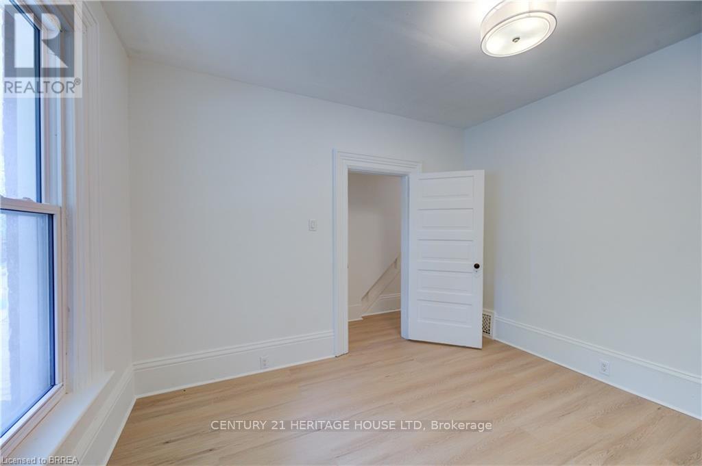 Photo 40 of 174 Darling Street, Brantford ON