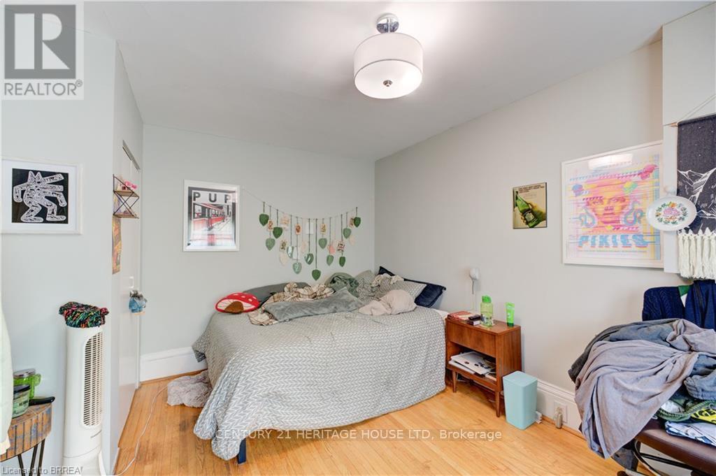 Photo 4 of 174 Darling Street, Brantford ON