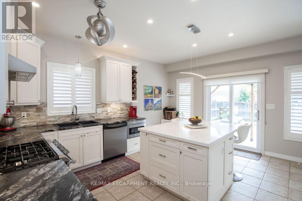 Photo 12 of 15 Meadowbank Drive, Hamilton ON