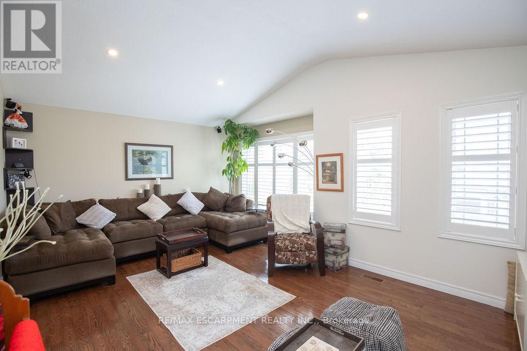Photo 15 of 15 Meadowbank Drive, Hamilton ON