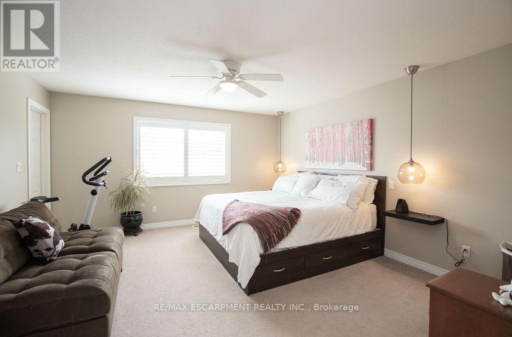 Photo 17 of 15 Meadowbank Drive, Hamilton ON