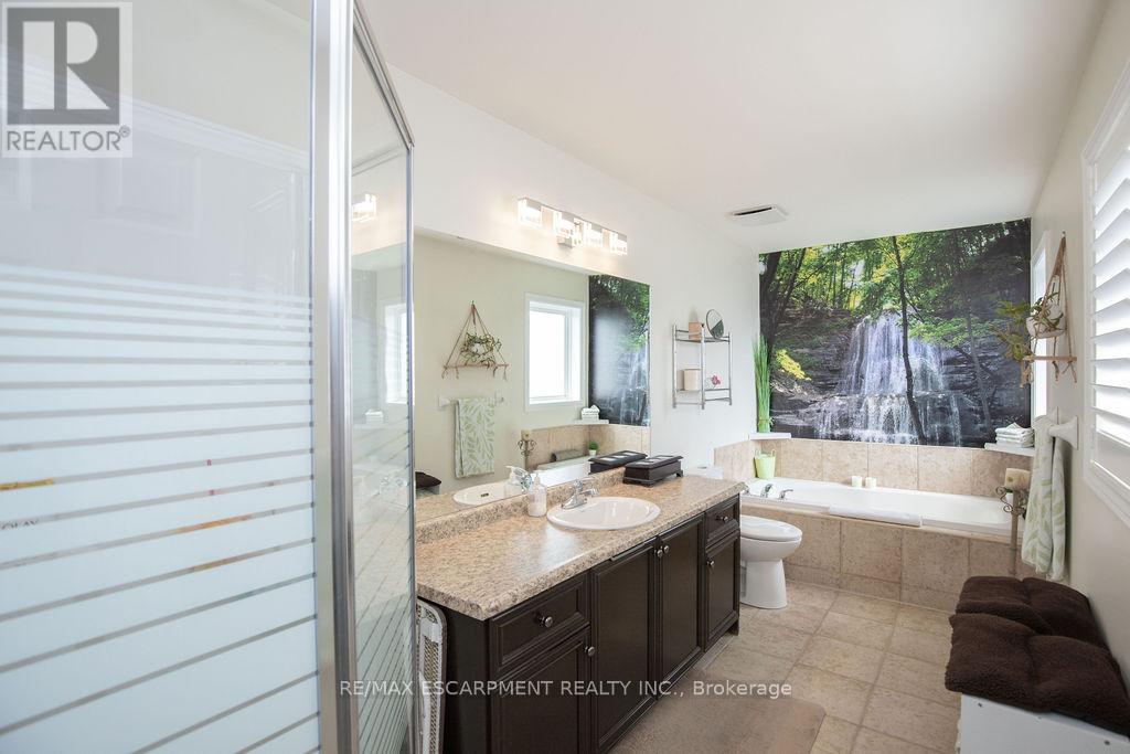 Photo 20 of 15 Meadowbank Drive, Hamilton ON