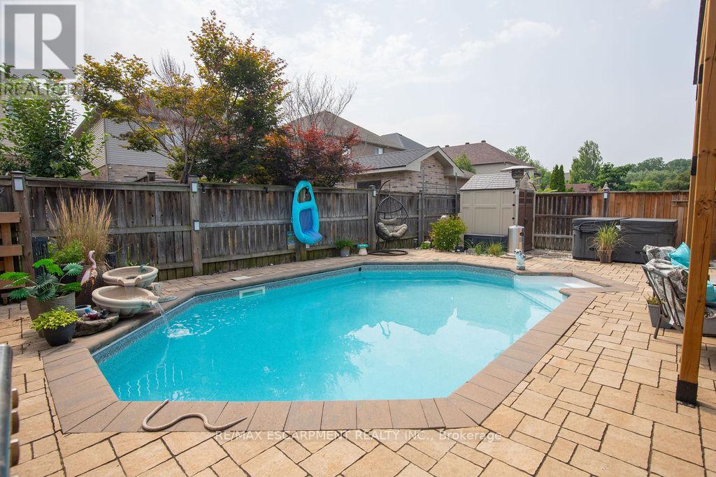 Photo 32 of 15 Meadowbank Drive, Hamilton ON