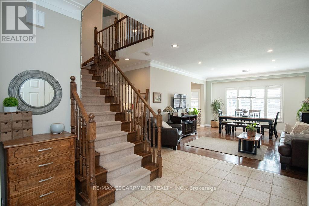 Photo 7 of 15 Meadowbank Drive, Hamilton ON