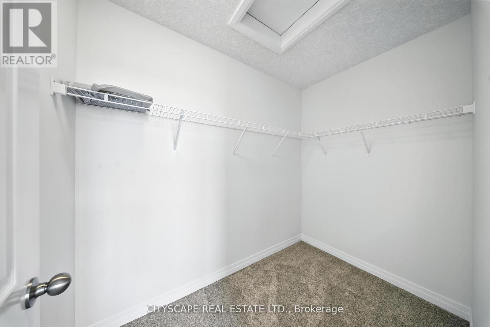 Photo 10 of 39 Rivergreen Crescent, Cambridge ON
