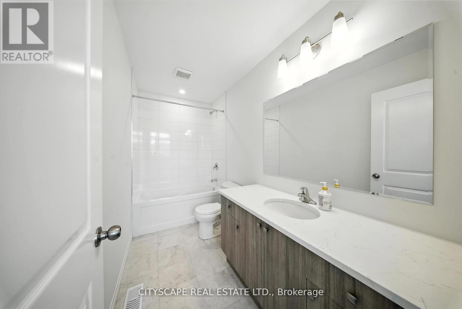 Photo 11 of 39 Rivergreen Crescent, Cambridge ON