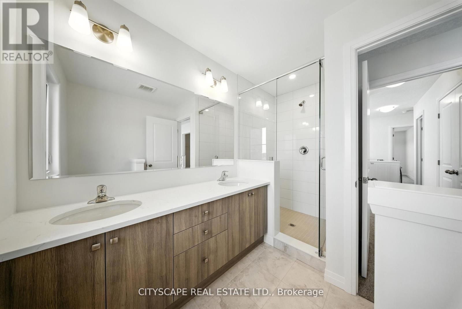 Photo 15 of 39 Rivergreen Crescent, Cambridge ON