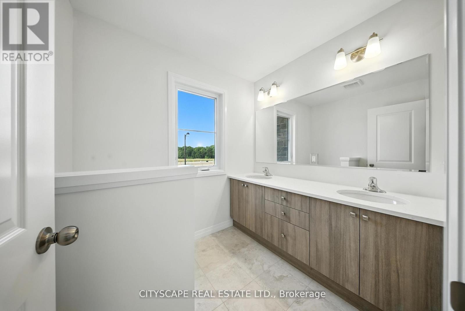 Photo 16 of 39 Rivergreen Crescent, Cambridge ON