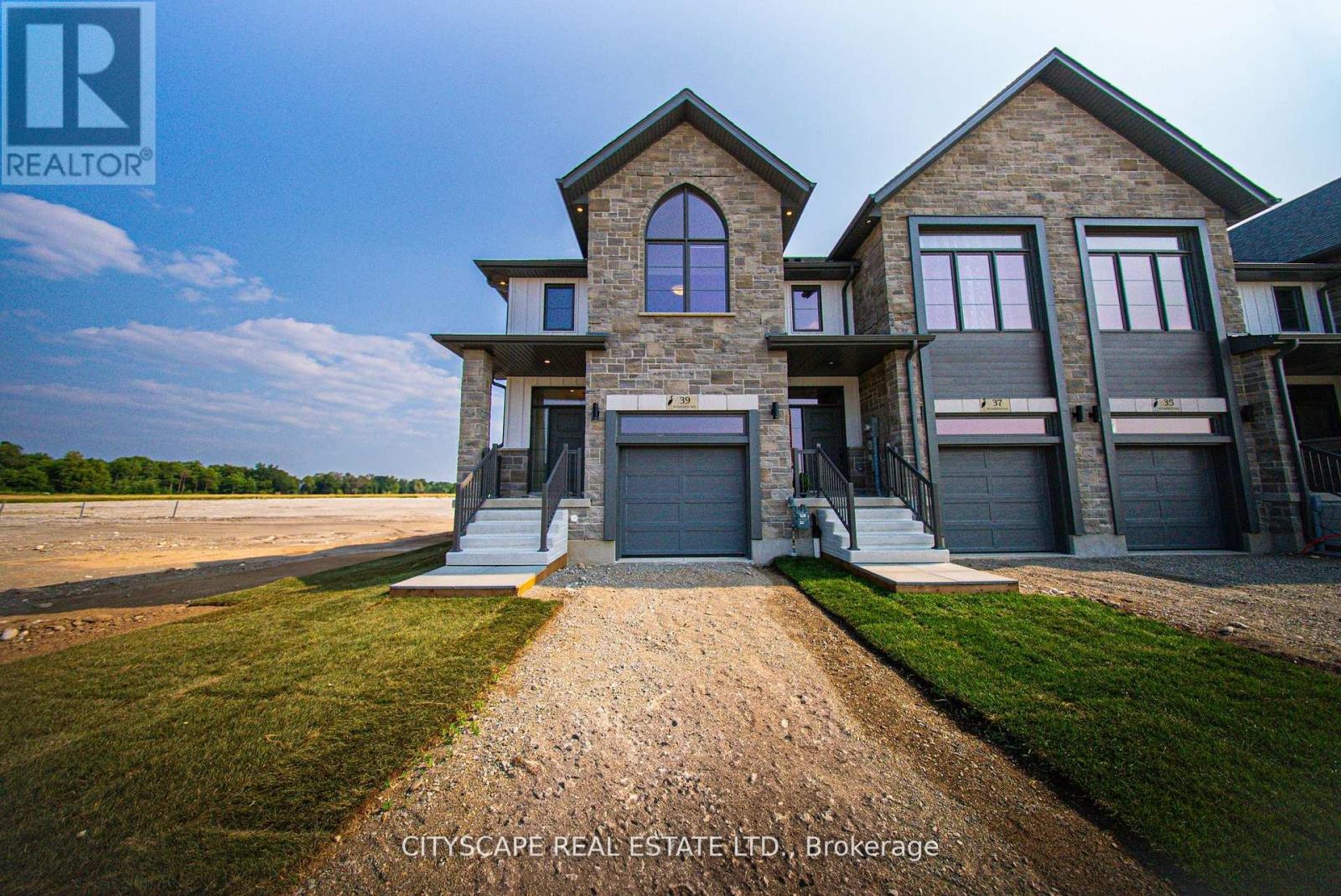 Photo 18 of 39 Rivergreen Crescent, Cambridge ON