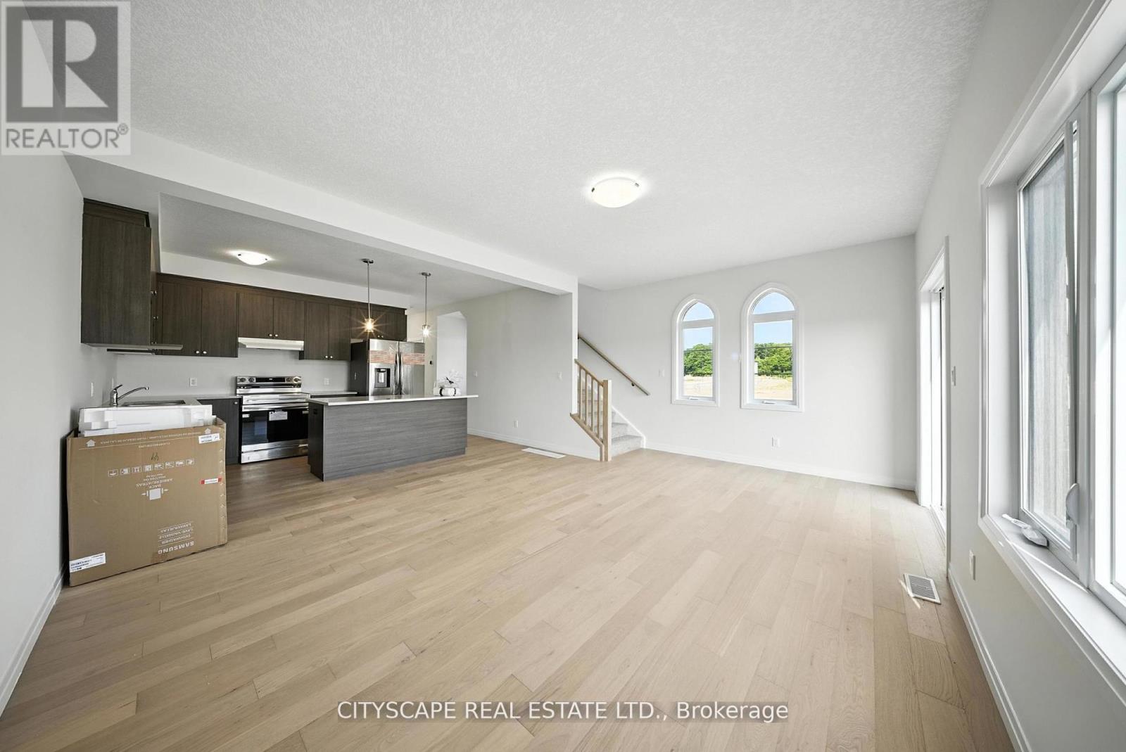 Photo 7 of 39 Rivergreen Crescent, Cambridge ON