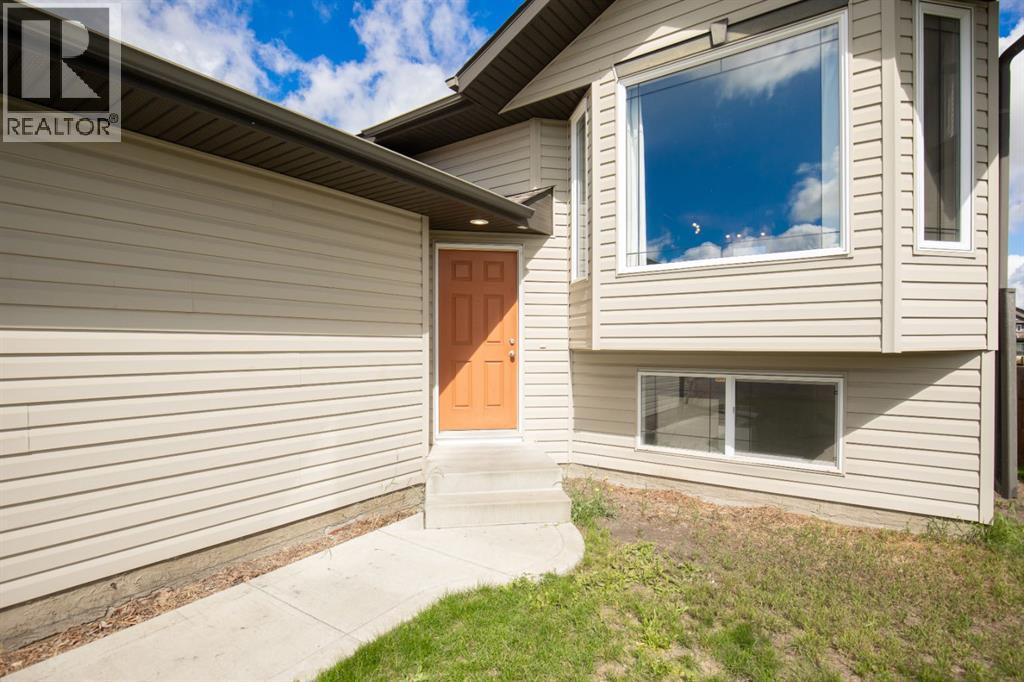 Photo 25 of 130 Larsen Crescent, Red Deer AB