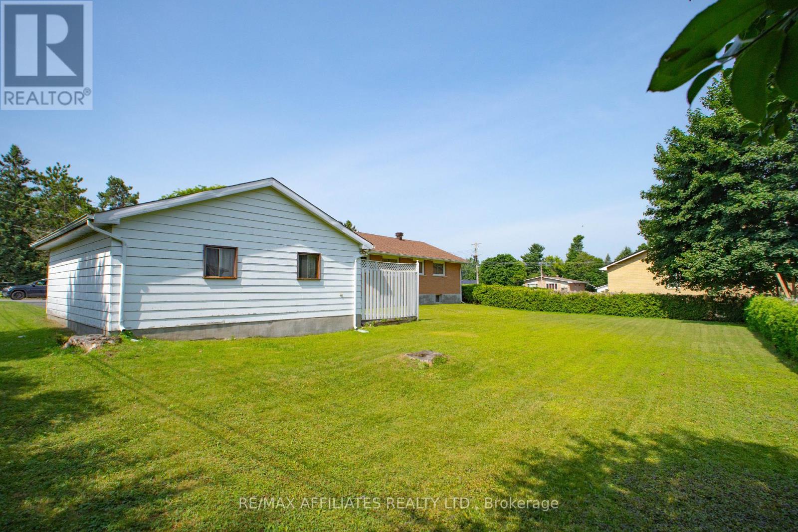 Photo 17 of 195 Isabella Street, Smiths Falls ON