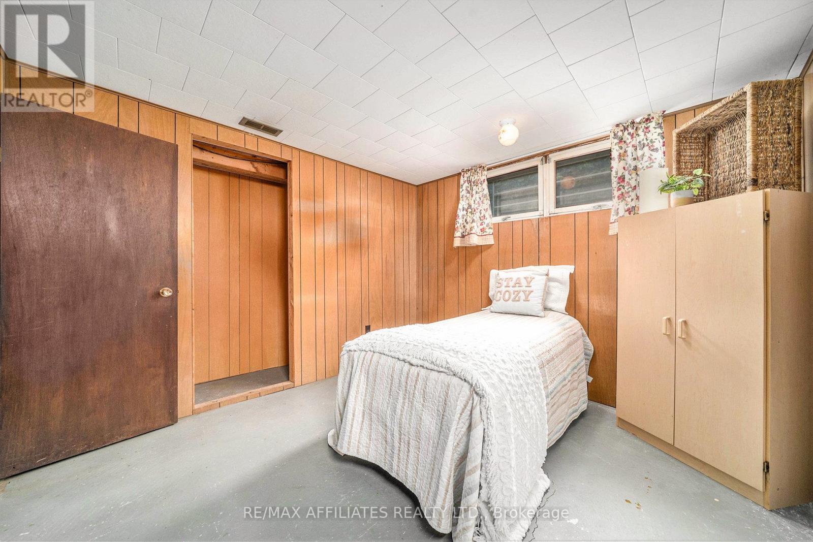 Photo 13 of 195 Isabella Street, Smiths Falls ON