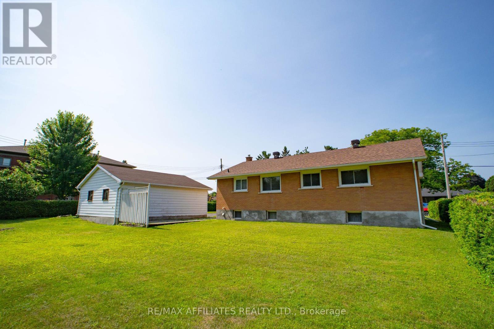 Photo 16 of 195 Isabella Street, Smiths Falls ON