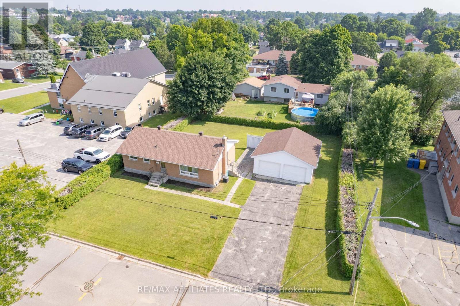 Photo 19 of 195 Isabella Street, Smiths Falls ON