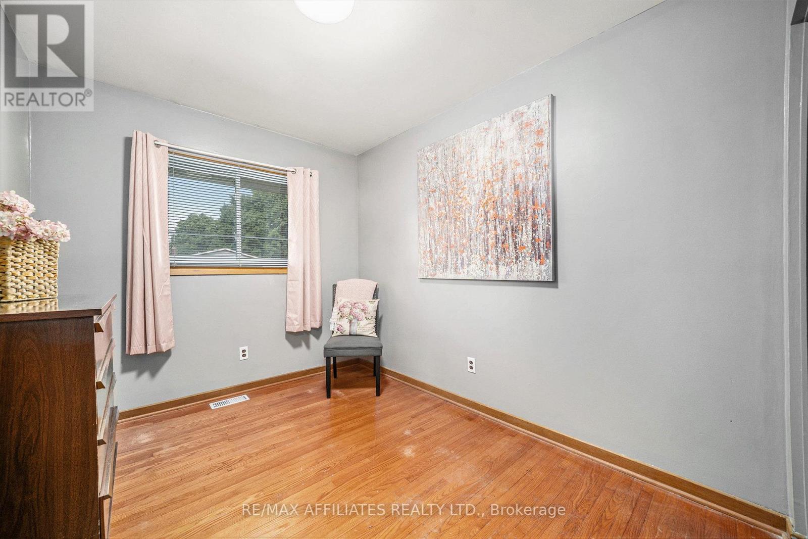 Photo 8 of 195 Isabella Street, Smiths Falls ON