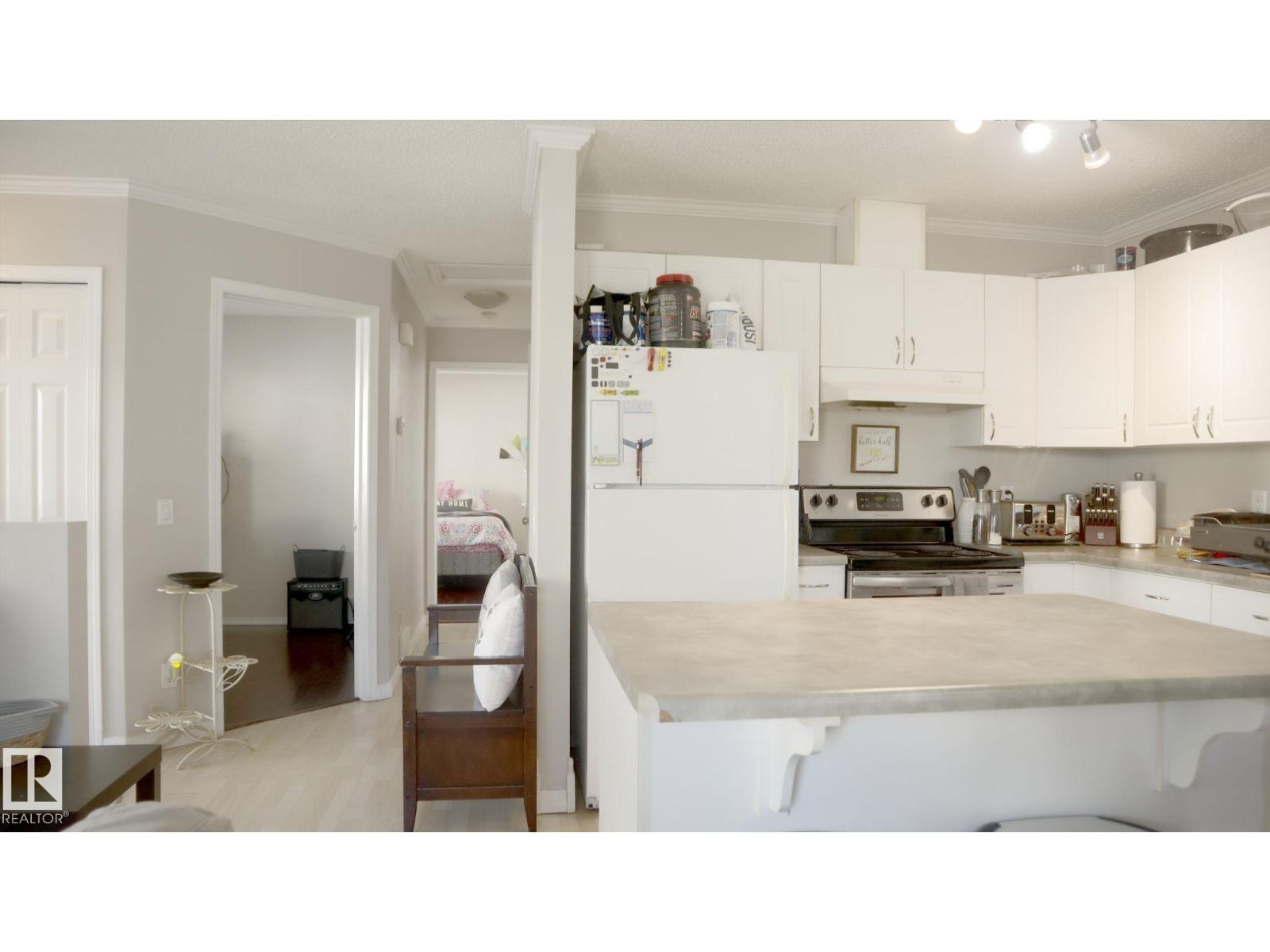 Photo 9 of 49 10909 106 St Nw, Edmonton AB
