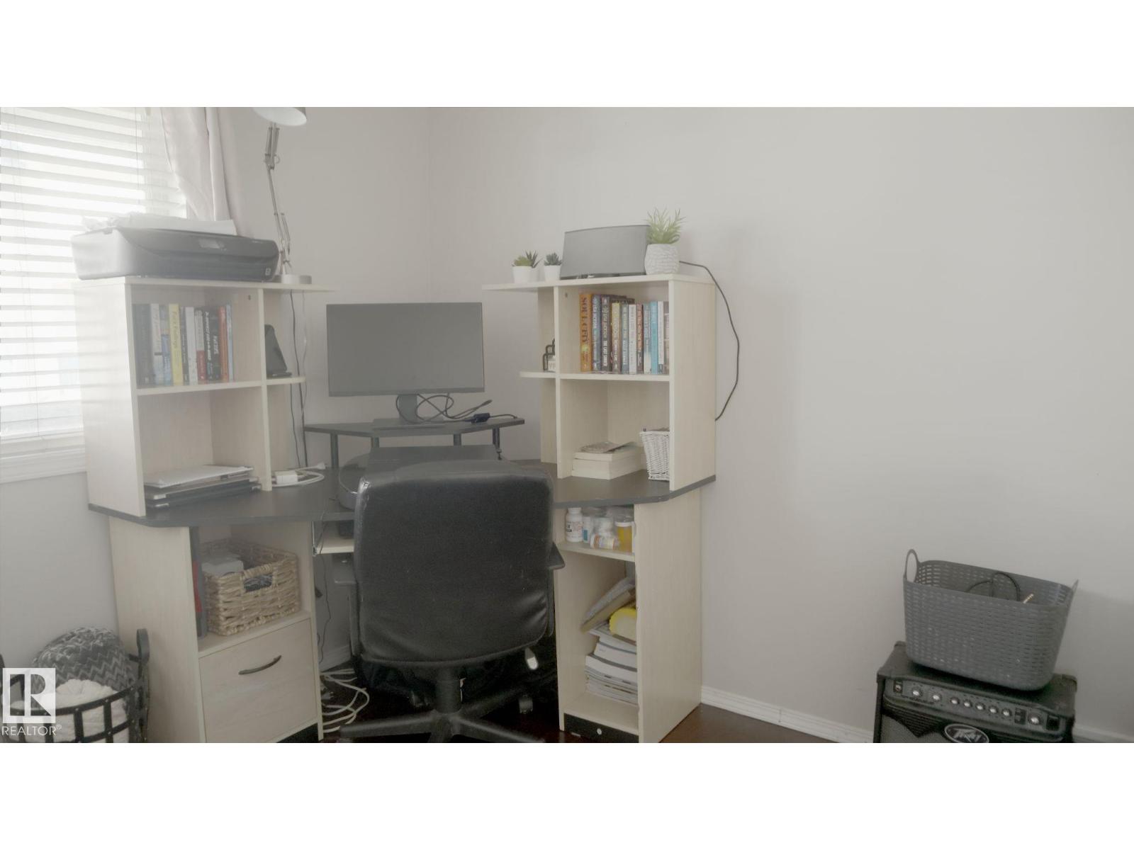 Photo 11 of 49 10909 106 St Nw, Edmonton AB