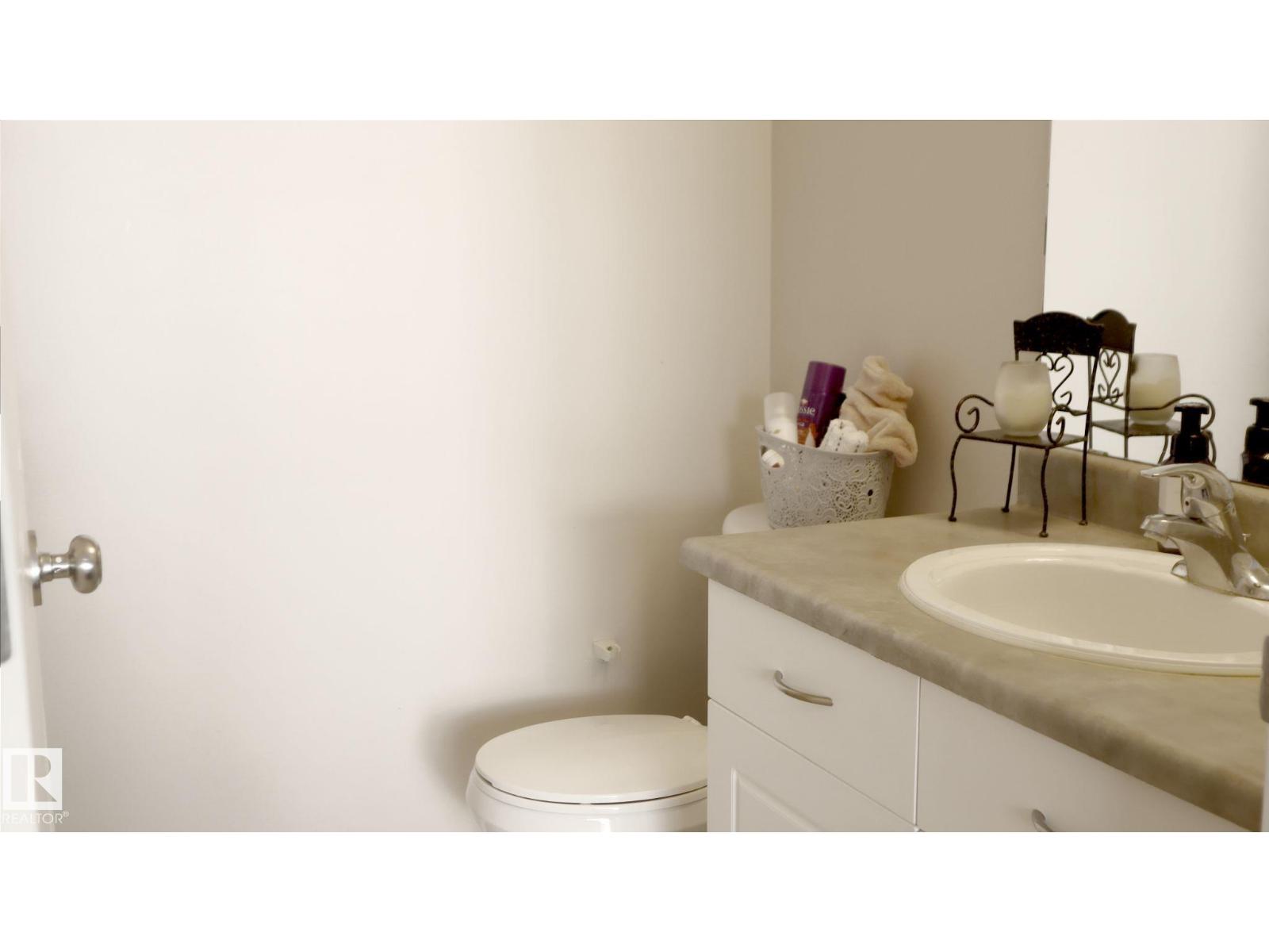 Photo 16 of 49 10909 106 St Nw, Edmonton AB