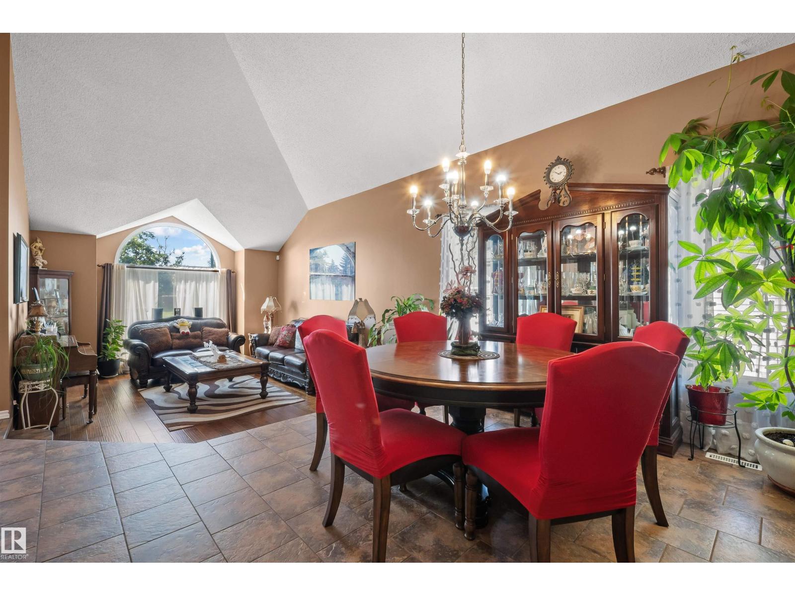 Photo 9 of 18308 60 Av Nw, Edmonton AB