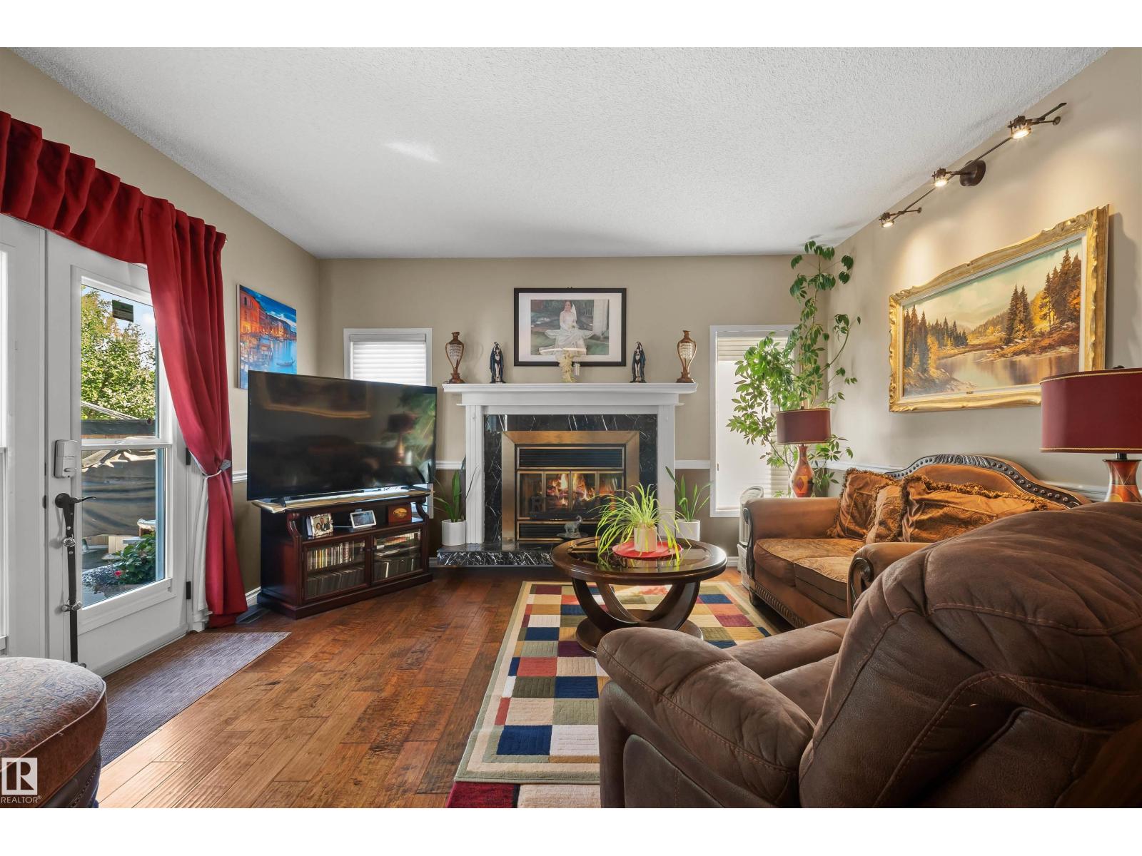 Photo 10 of 18308 60 Av Nw, Edmonton AB