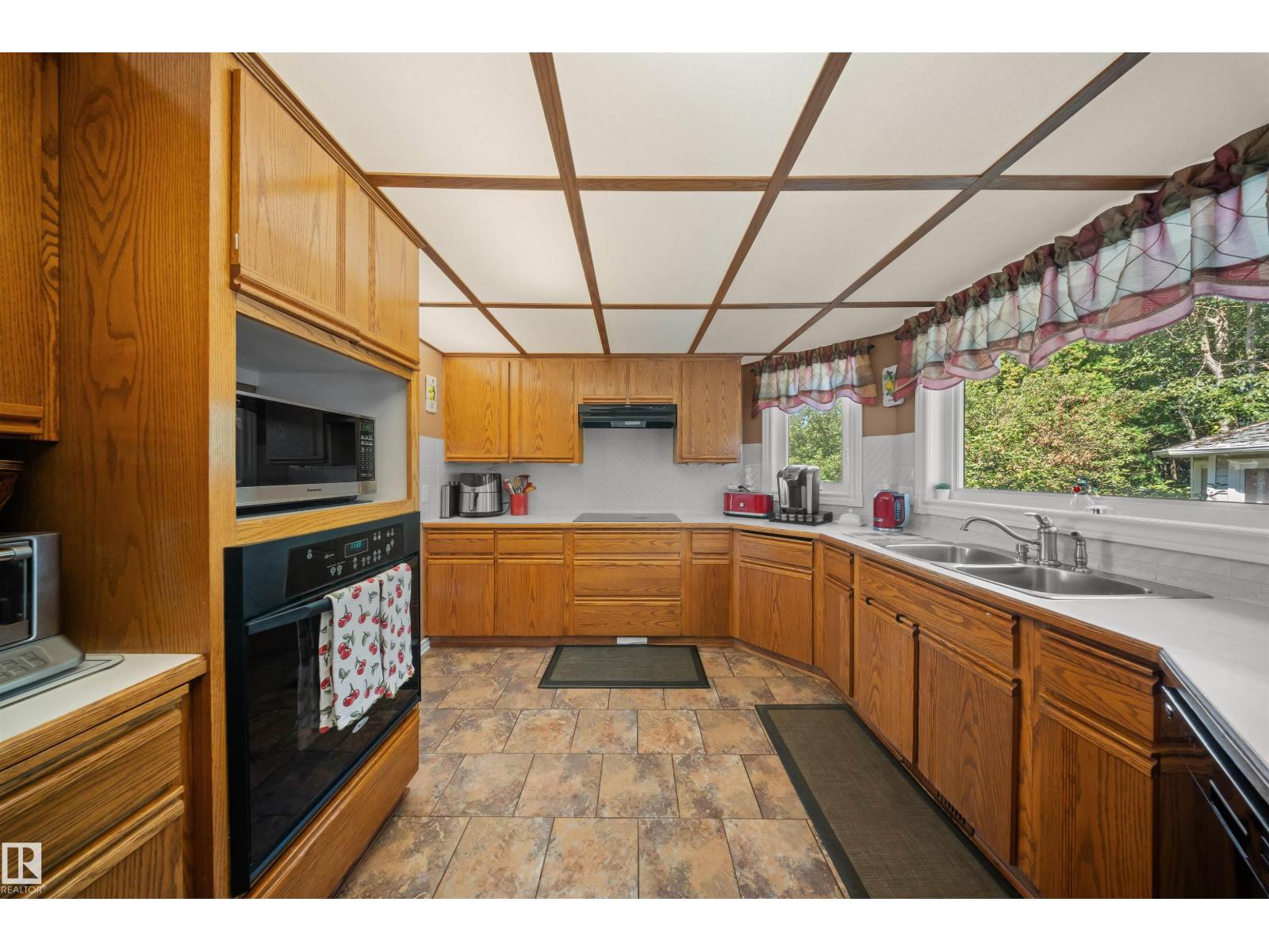 Photo 8 of 18308 60 Av Nw, Edmonton AB