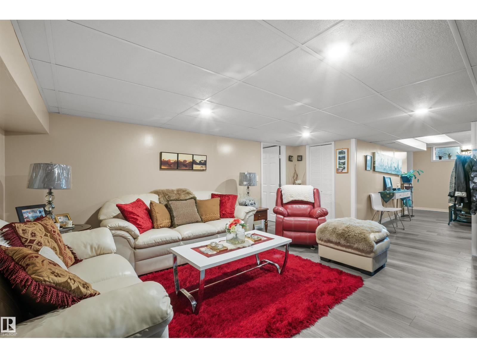 Photo 13 of 18308 60 Av Nw, Edmonton AB