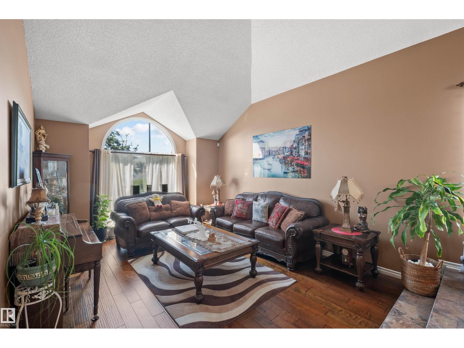 Photo 2 of 18308 60 Av Nw, Edmonton AB
