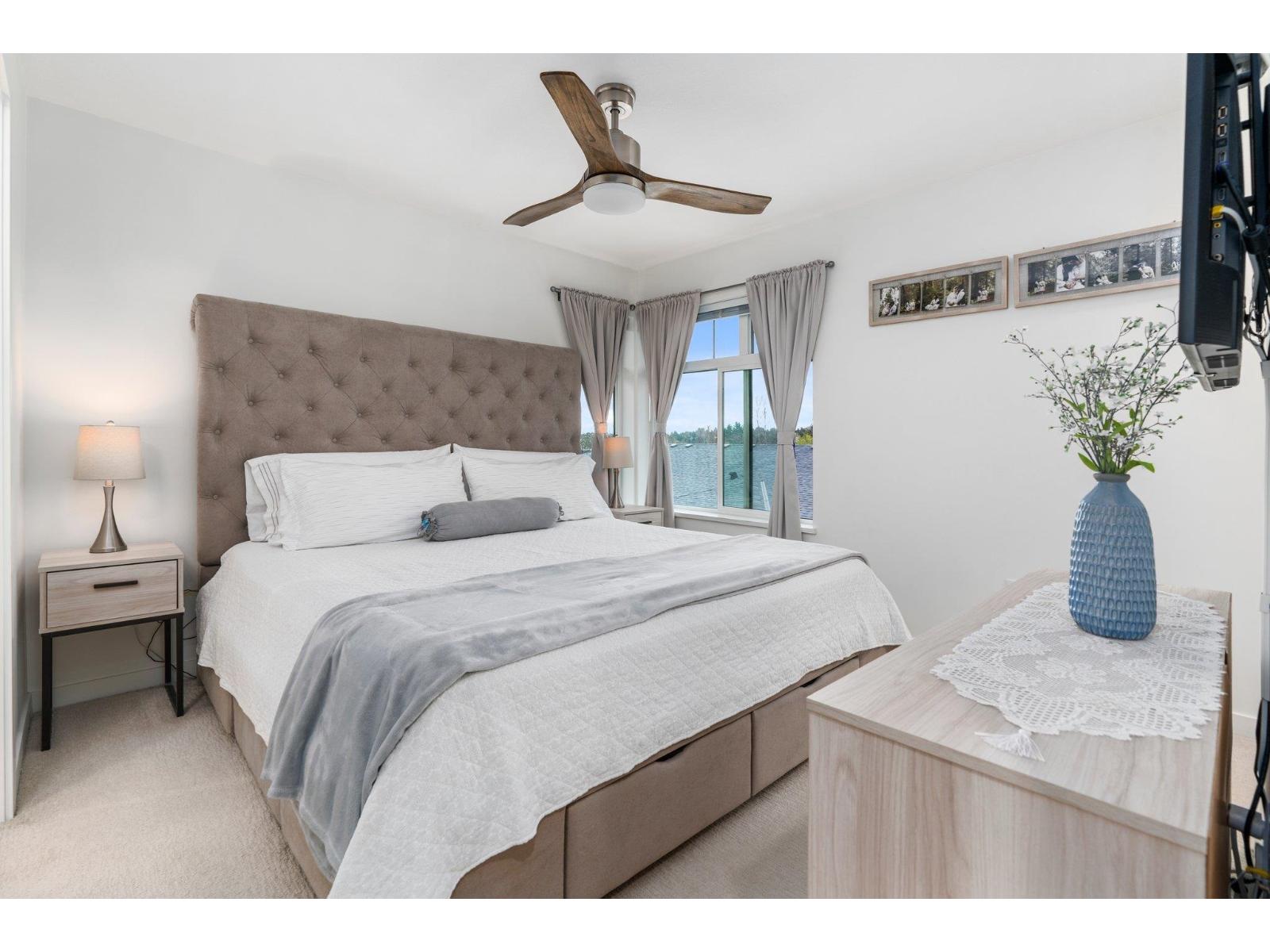 Photo 10 of 41 15235 Sitka Drive, Surrey BC