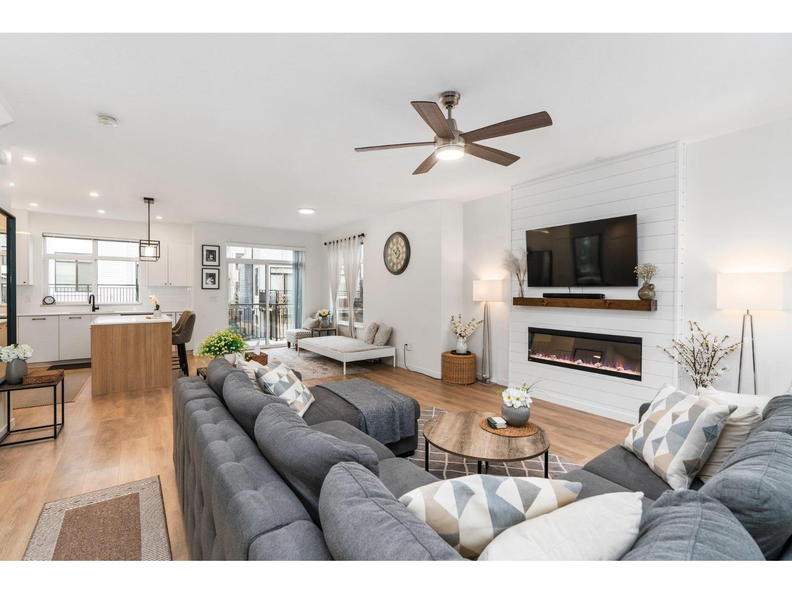 Photo 4 of 41 15235 Sitka Drive, Surrey BC