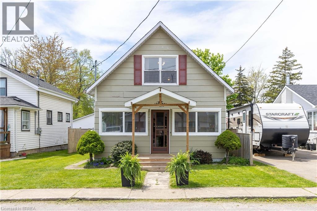 Photo 25 of 117 Cambridge Road E, Crystal Beach ON