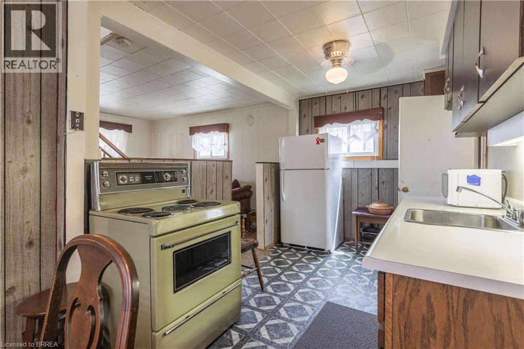 Photo 9 of 117 Cambridge Road E, Crystal Beach ON