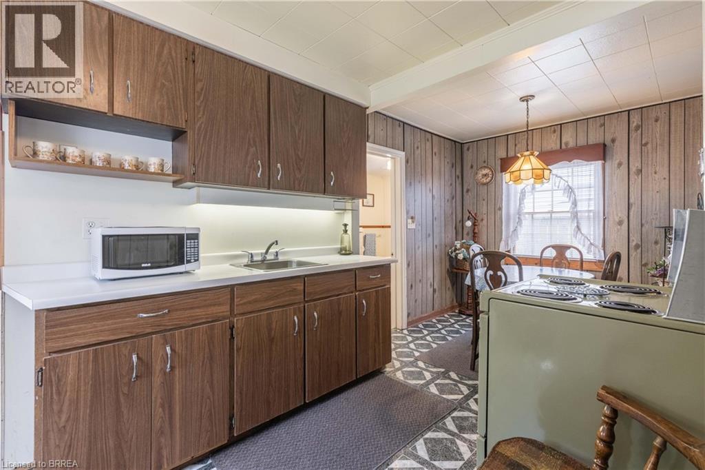 Photo 2 of 117 Cambridge Road E, Crystal Beach ON