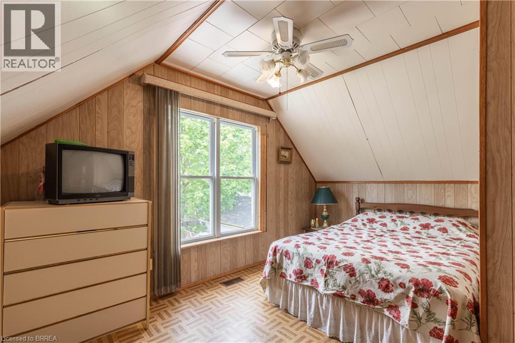 Photo 12 of 117 Cambridge Road E, Crystal Beach ON