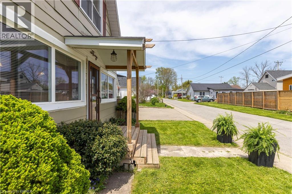 Photo 10 of 117 Cambridge Road E, Crystal Beach ON