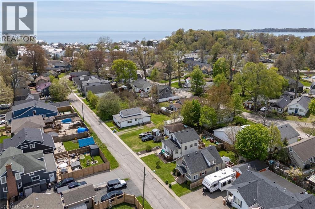 Photo 16 of 117 Cambridge Road E, Crystal Beach ON
