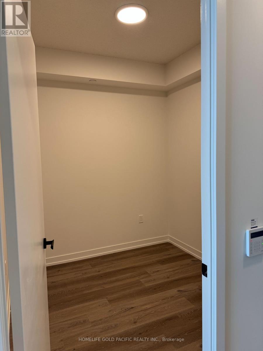 Photo 7 of 6205 225 Commerce Street, Vaughan ON