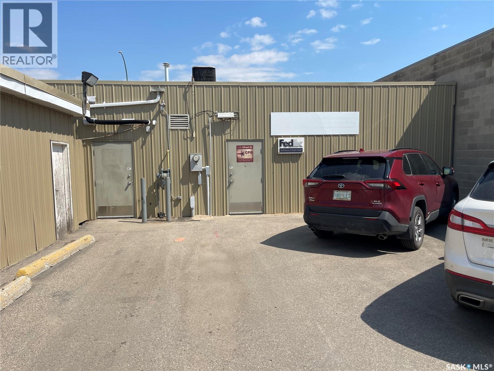 Photo 4 of 920 Albert Street, Regina SK