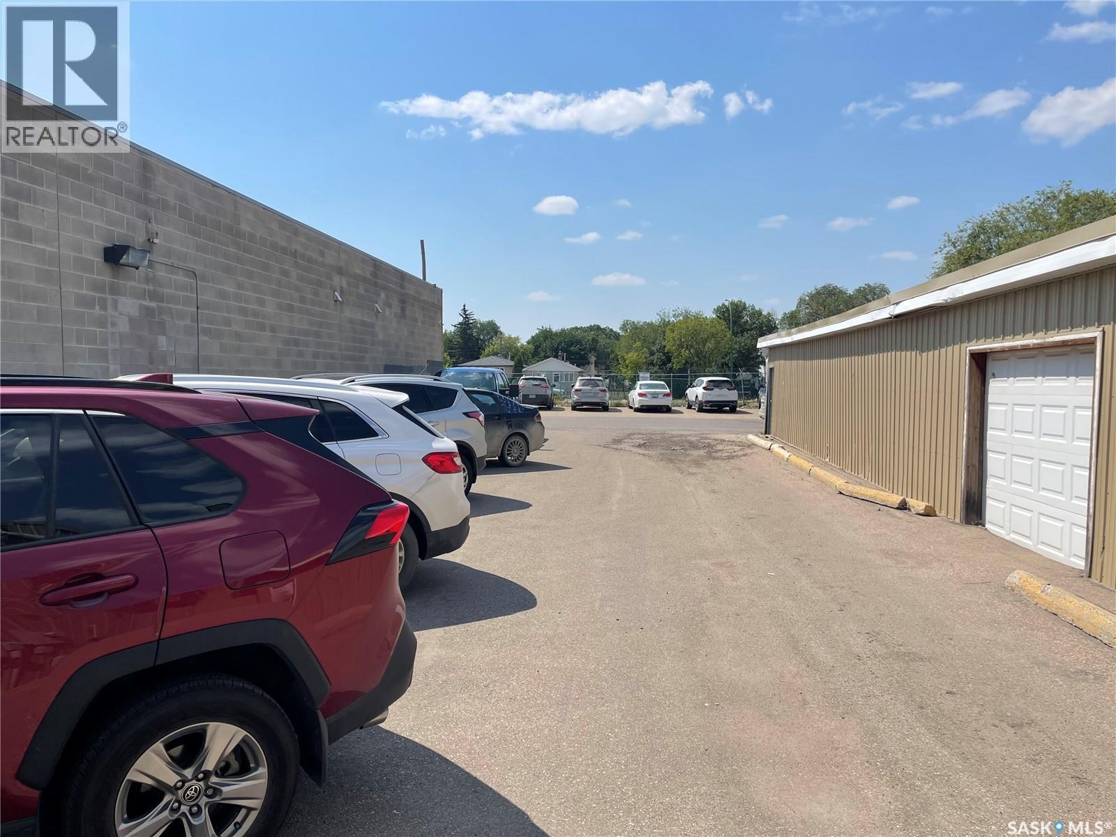 Photo 10 of 920 Albert Street, Regina SK
