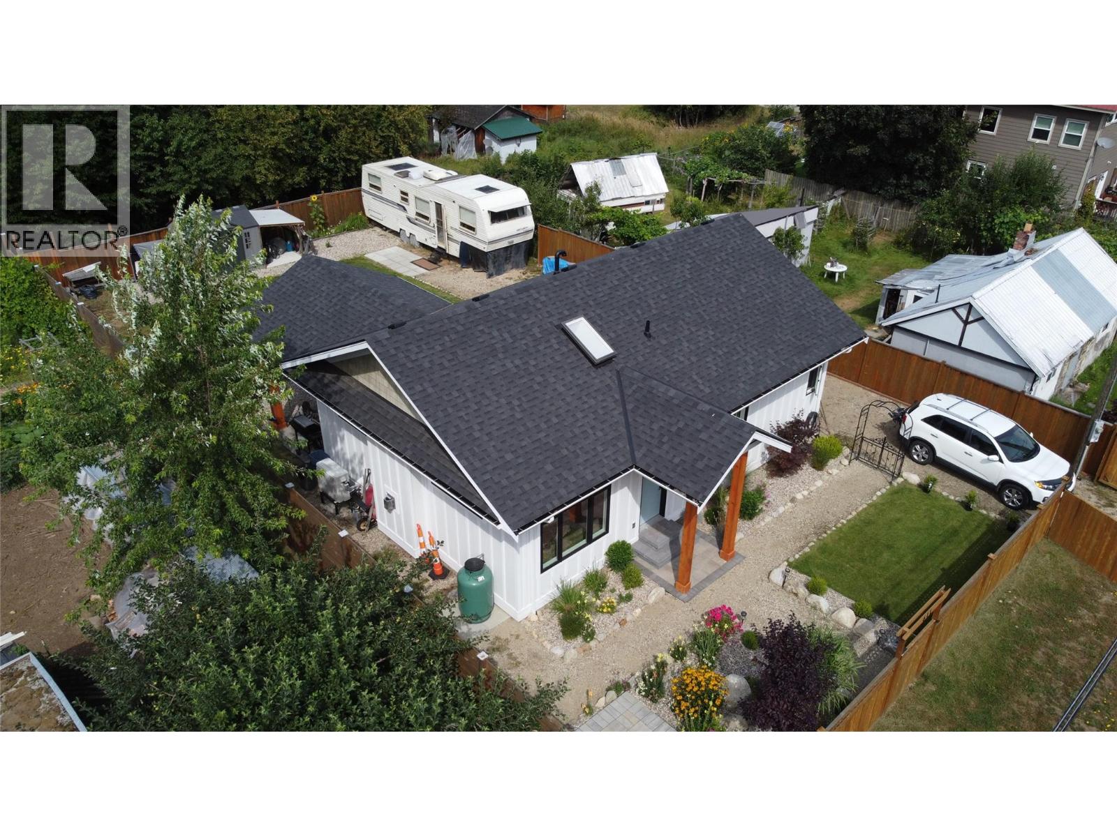 Photo 7 of 611 Hume Street, Slocan BC