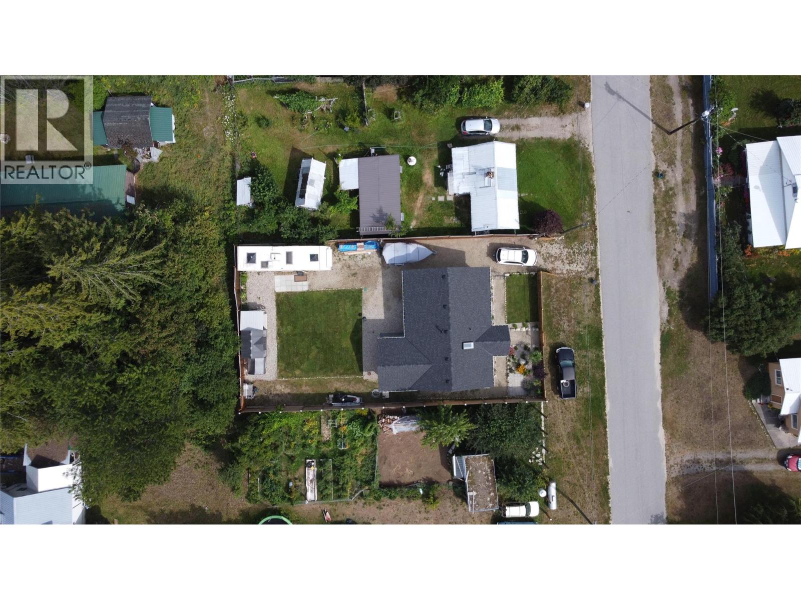Photo 8 of 611 Hume Street, Slocan BC